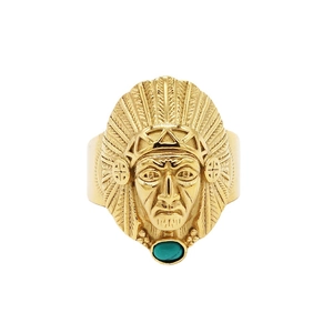 Anello vintage in acciaio titanio dorato con maschera indiana, gemma verde e piume