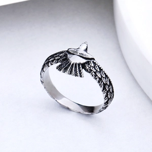 Vintage eagle ring in stainless steel with detailed feather engravings for men and women