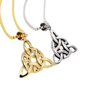 Collier pendentif Triquetra viking en acier or et argent avec chaîne maille box
