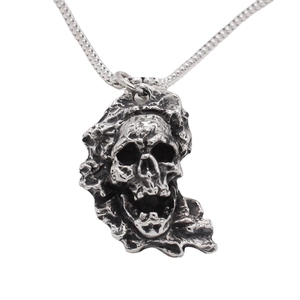 Retro-Punk-Rock-Totenkopf-Anhänger-Halskette aus Edelstahl im Distressed-Look mit Kette