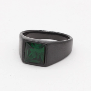 Bague minimaliste en acier inoxydable noir avec pierre précieuse carrée verte