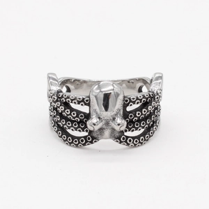 Retro stainless steel octopus ring with vintage silver finish and detailed tentacles