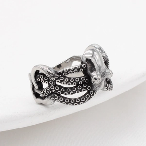 Retro stainless steel octopus ring with detailed tentacles and vintage oxidized finish