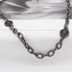 Collier vintage en acier inoxydable avec pendentif relief crâne indien argenté vieilli