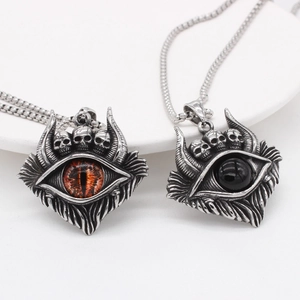 Colliers pendentifs tête de mort œil de taureau gothiques en argent vintage et rouge