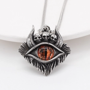 Collier avec pendentif oeil de démon gothique, détails de crâne et chaîne argentée