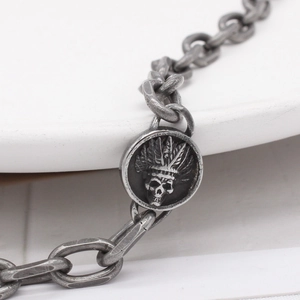 Collier rétro en argent oxydé avec pendentif tête de mort indien sur chaîne à maillons
