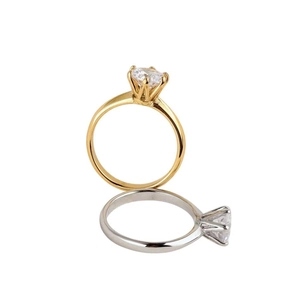Klassischer Solitärring mit Sechs-Krallen-Fassung in Gold und Silber mit Zirkonia-Stein