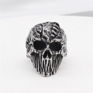 Vintage mummy skull ring in stainless steel with retro oxidized silver finish