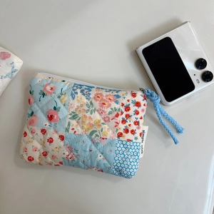 Quilted floral cotton coin pouch with zipper and simple wish label detail
