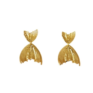 Vintage textured golden fish tail earrings in brass with delicate 925 silver needles