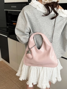 Pink pleated hobo bag in glossy patent leather with metal chain and heart charm