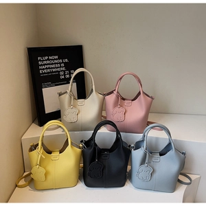 Litchi pattern leather bucket bags in five colors with puppy charms and fashion label