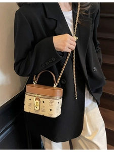 Retro Cartoon Bear Print PU Leather Bucket Bag For Women Fashion Crossbody Bag Boxy Handbag With Chain Shoulder Strap