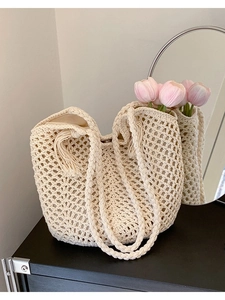 Handmade Woven Straw Tote Bag For Women Large Capacity Hollow Out Shoulder Bag With Tassels Casual Beach Vacation Handbag