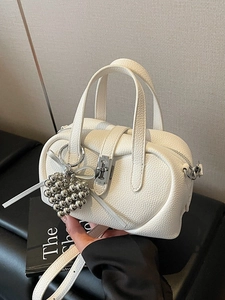 Mini Sac Oreiller Boston pour Femmes en Cuir PU Grain Litchi Avec Pendentif Cœur Sac Bandoulière Mode Tendance Quotidien