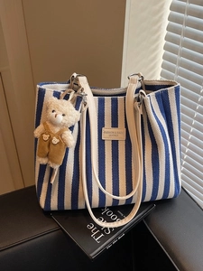 Sac Cabas Rayé à la Mode pour Femmes Grande Capacité Sac à Épaule en Toile Décontracté Avec Pendentif Ours Sac à Main Pendulaire