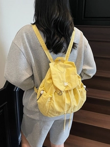 Zaino da donna in nylon giallo brillante con chiusura a coulisse e texture a quadretti