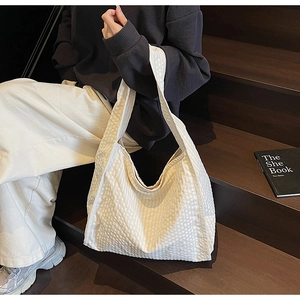 Detailed view of cream-white tote bag featuring unique bubble texture and large capacity