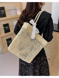 Grande borsa da spiaggia in paglia intrecciata beige con rete e fiocco in pizzo