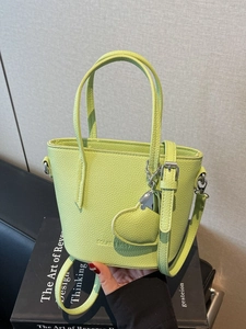 Women Litchi Texture PU Leather Bucket Bag Fashion Minimalist Handbag With Heart Pendant Versatile Crossbody Bag Shoulder Bag