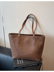 Brown litchi-textured large capacity tote bag with minimalist geometric stitching