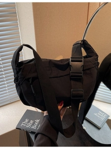 Women's Casual Canvas Crossbody Bag Lightweight Large Capacity Dumpling Hobo Bag With Adjustable Strap Travel Messenger Bag