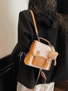 Damen Vintage-Rucksack mit Blumenmuster, Bärenanhänger und braunen Lederdetails