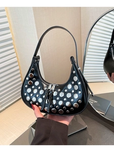 Sac à Épaule Hobo en Cuir PU Style Punk pour Femmes Avec Rivets Argentés Forme Croissant Mode Y2K Petit Sac à Main