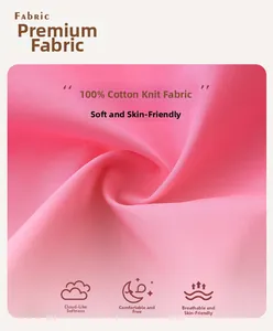 Détail du tissu en maille de coton rose montrant la texture douce et respirante