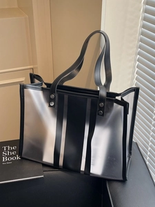 Sac Tote en PVC Transparent pour Femmes Grande Capacité Sac à Épaule Jelly Avec Pochette Intérieure Rivets Mode