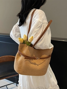 Grand sac cabas de plage tissé avec lanières en cuir et boucle en métal pour l'été