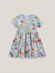 Abito da bambina in cotone azzurro a maniche corte con stampe cartoon e tasca a cuore