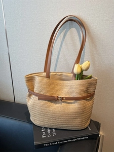 Grand sac cabas en paille tissé à la main avec bandoulières en cuir et boucle en métal