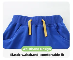 Détail macro de la taille en coton bleu avec cordon jaune et bord-côte élastique