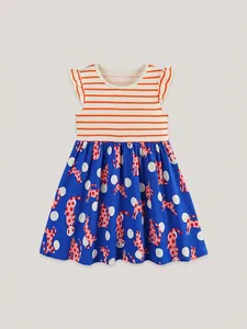 Mädchenkleid mit orangefarbenen Streifen, Rüschenärmeln und Katzen-Print-Rock