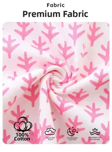 Gros plan sur le tissu tricoté 100 % coton rose montrant une qualité douce et respirante