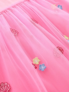 Robe en tulle rose pour filles avec des broderies florales colorées délicates