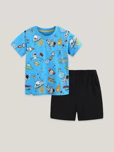 Ensemble d'été en coton pour garçon avec t-shirt bleu espace et short noir