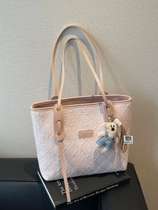 Sac Cabas Femme Grande Capacité en Cuir PU Mode Texture Plissée Sac à Épaule pour Trajet Avec Charme d'Ours Mignon