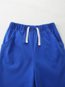 Short de sport bleu roi pour garçon avec taille élastique et cordons de serrage blancs