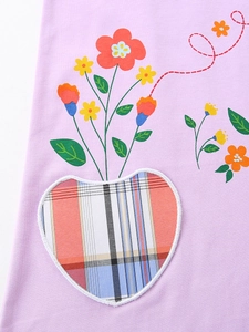 Robe en tricot violette pour fille avec motifs floraux et poche à carreaux en cœur