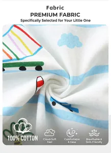 Gros plan détaillé sur le tissu 100% coton doux avec motifs de voitures et arcs-en-ciel