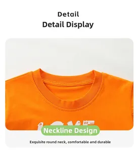 Détail du col rond côtelé sur un t-shirt en coton orange vif pour petits garçons