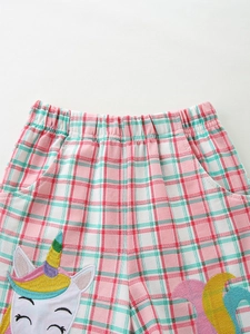 Short à carreaux rose pour enfant avec broderie licorne et taille élastiquée