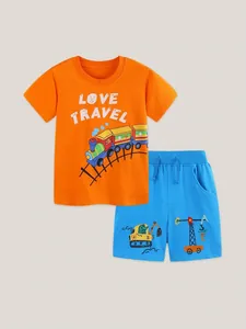 Ensemble d'été garçon avec t-shirt orange train et short bleu brodé avec excavatrices