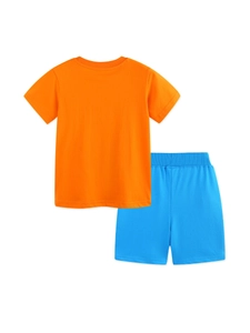 Ensemble d'été pour garçon avec t-shirt orange vif et short bleu en coton doux
