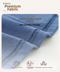 Dettaglio macro del tessuto a maglia in cotone blu-viola con cucitura piatta rifinita