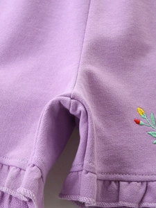 Short en coton lavande pour filles avec broderie florale et détails de volants