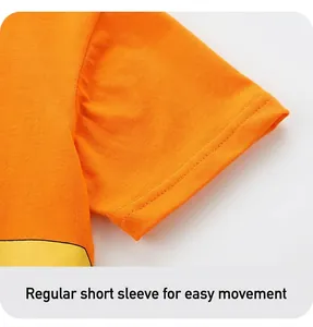 Detailaufnahme des T-Shirt-Ärmels in Orange mit sauberen Doppelnaht-Verarbeitung